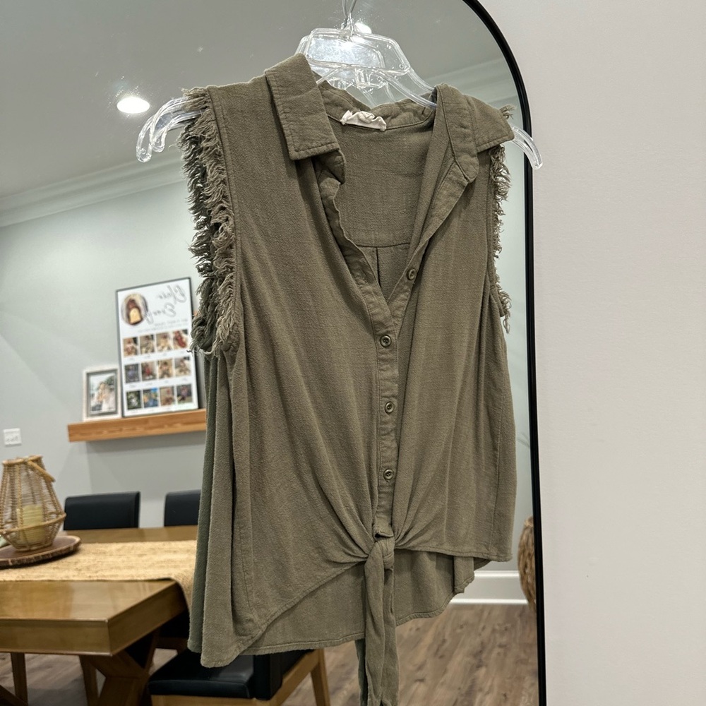 Army green cropped tank top